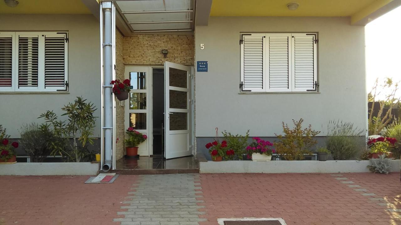 Apartments Diva Novalja Ngoại thất bức ảnh